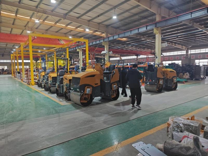 小型壓路機(jī)價(jià)格不能盲從，先把知識來學(xué)起！